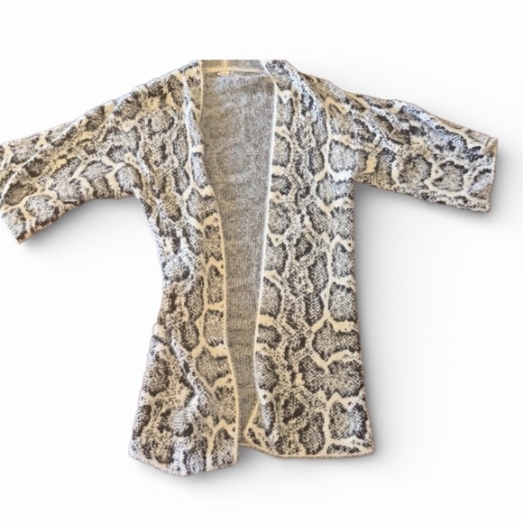 Open Front Snake Print Cardigan in Ivory & Gray - Picture 2 of 3